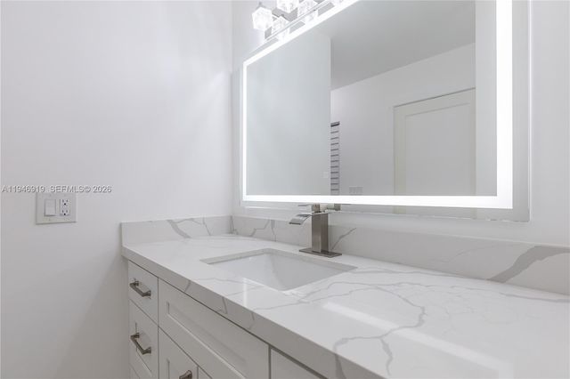 2201 S Ocean Dr 902, Hollywood, FL 33019