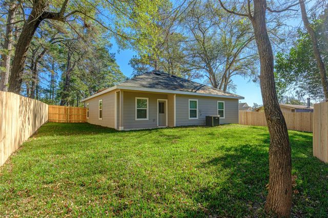 900 Old Madisonville Road, Huntsville, TX 77320