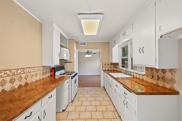 1728 NW 63rd Street, Nichols Hills, OK 73116