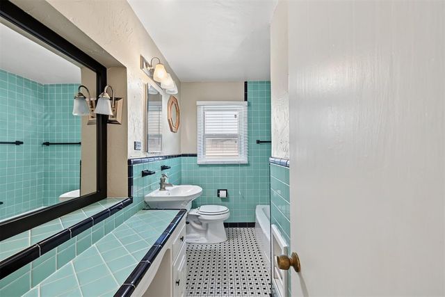 1728 NW 63rd Street, Nichols Hills, OK 73116