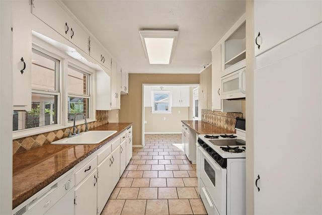 1728 NW 63rd Street, Nichols Hills, OK 73116