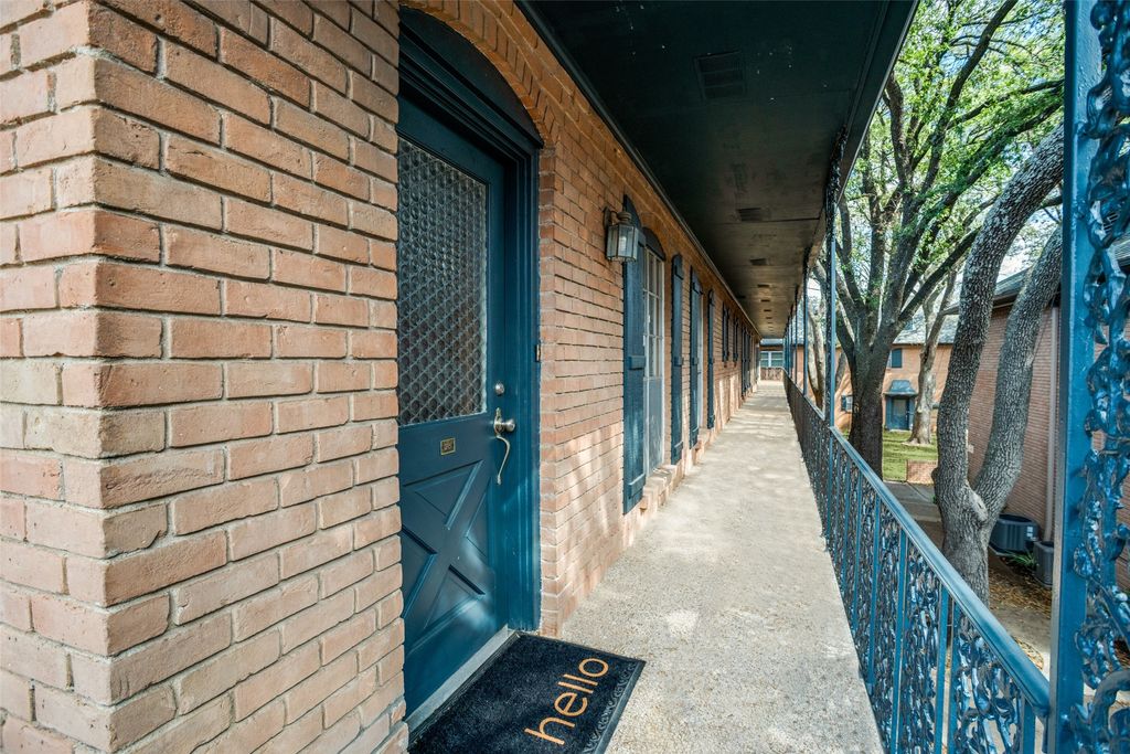 6027 E University Boulevard 215, Dallas, TX 75206