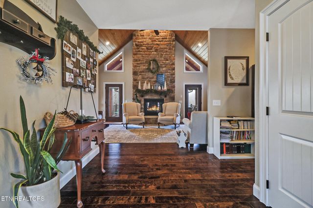 370 Randolph Rd, Crossville, TN 38555