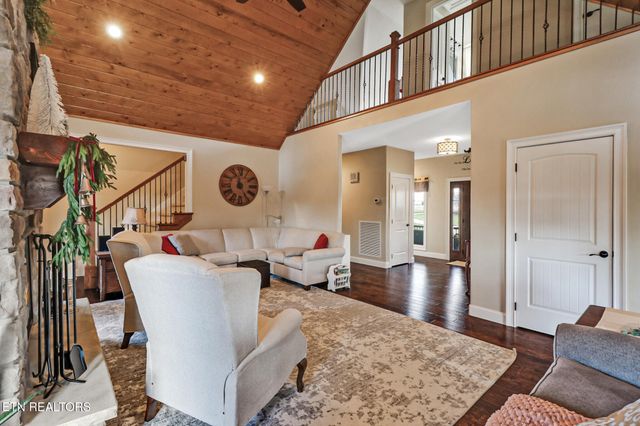 370 Randolph Rd, Crossville, TN 38555