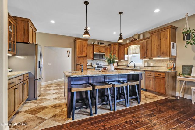 370 Randolph Rd, Crossville, TN 38555