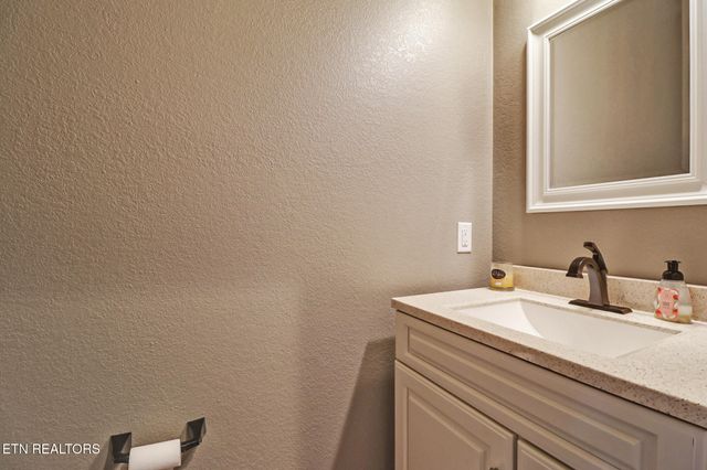 370 Randolph Rd, Crossville, TN 38555