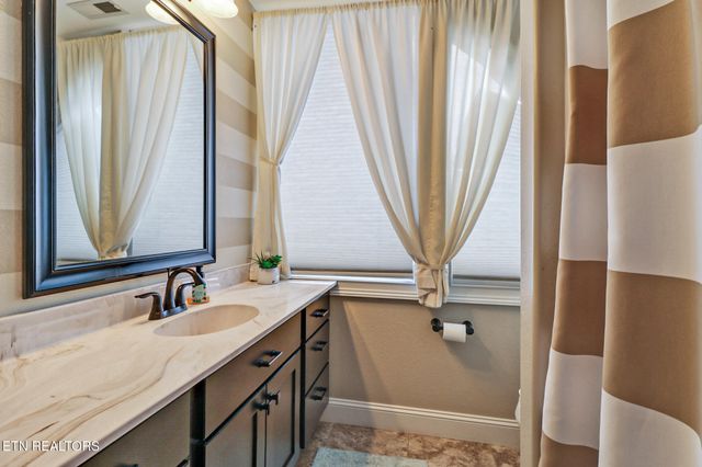 370 Randolph Rd, Crossville, TN 38555