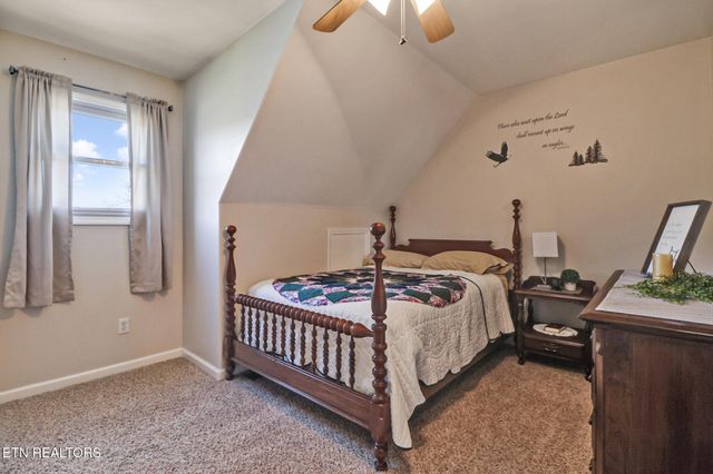 370 Randolph Rd, Crossville, TN 38555