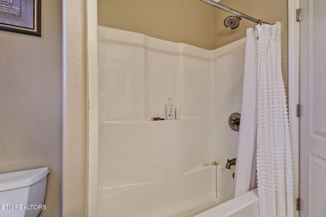 370 Randolph Rd, Crossville, TN 38555