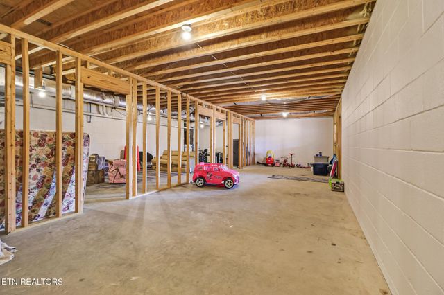 370 Randolph Rd, Crossville, TN 38555