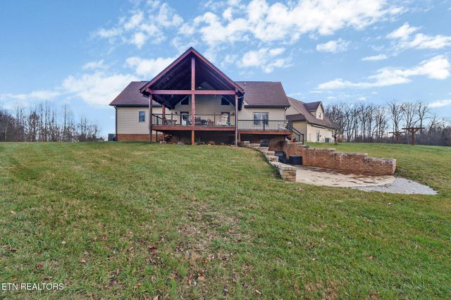 370 Randolph Rd, Crossville, TN 38555