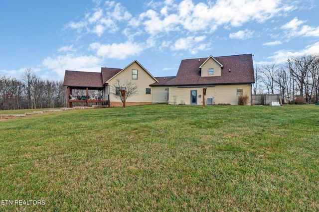 370 Randolph Rd, Crossville, TN 38555