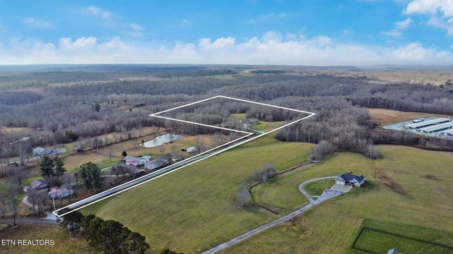 370 Randolph Rd, Crossville, TN 38555