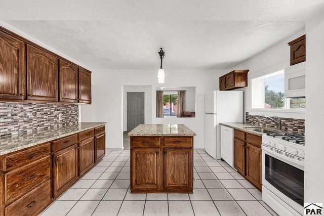 2704 E 9th St, Pueblo, CO 81001