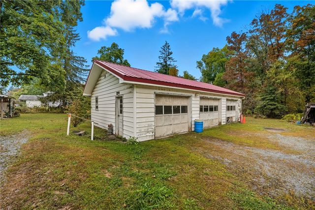 161 W Beechwood Rd, North Beaver Twp, PA 16112