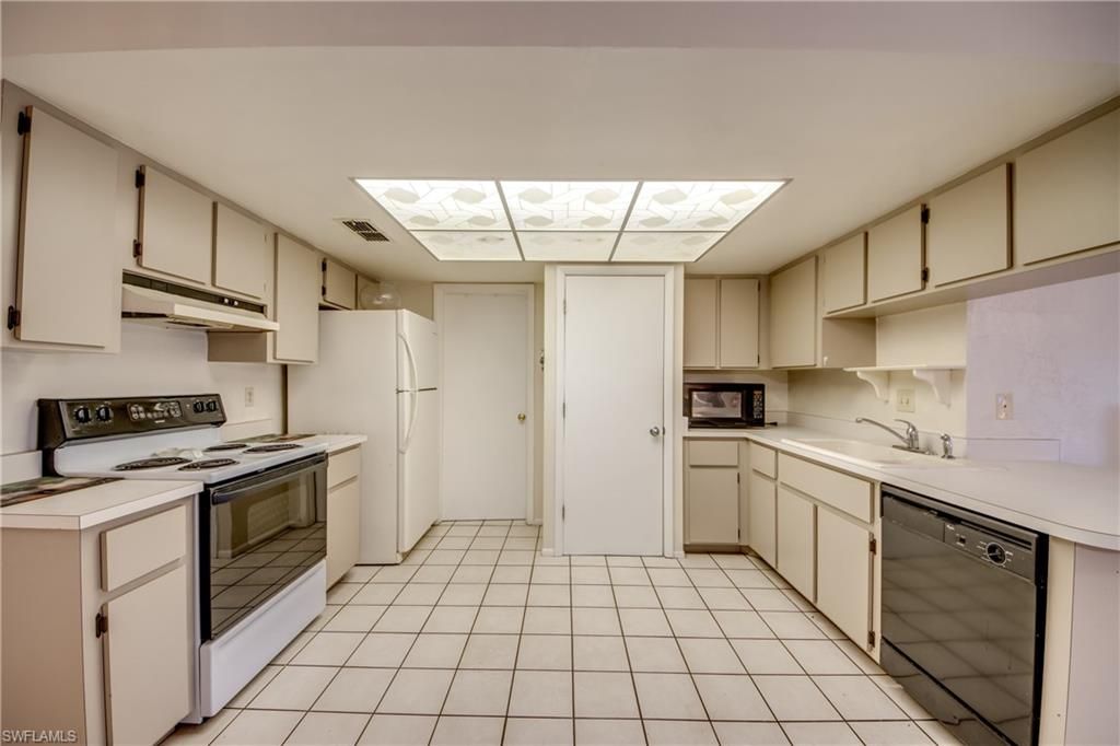 Image 11 of property listing at 3421/3423 Skyline BLVD, Cape Coral, FL 33914