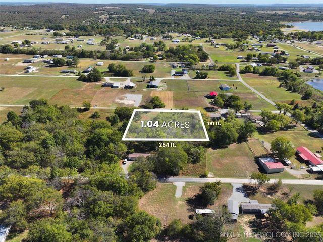 1920 Green Meadow Road, Checotah, OK 73160