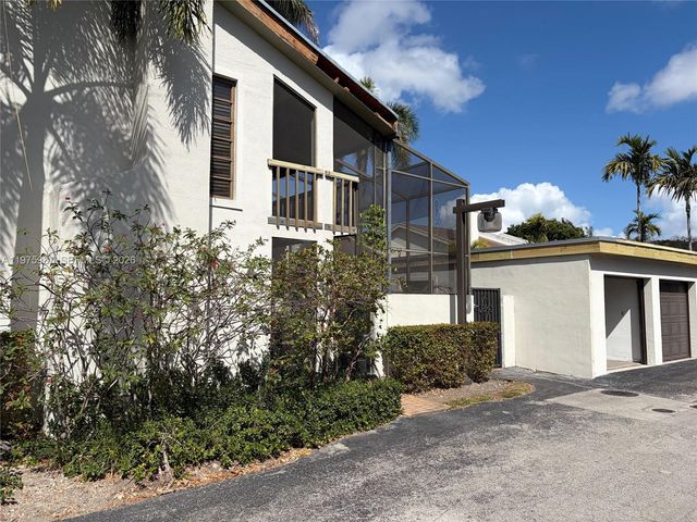 6681 SW 71st Ln 16, South Miami, FL 33143