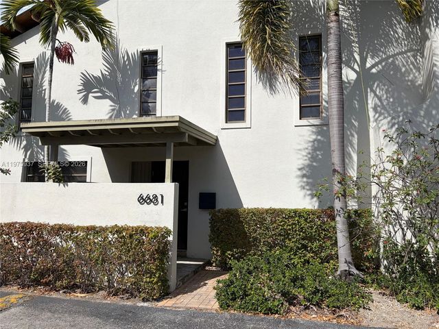 6681 SW 71st Ln 16, South Miami, FL 33143