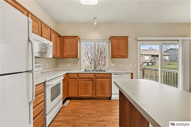 1014 Gold Coast Road, Papillion, NE 68046