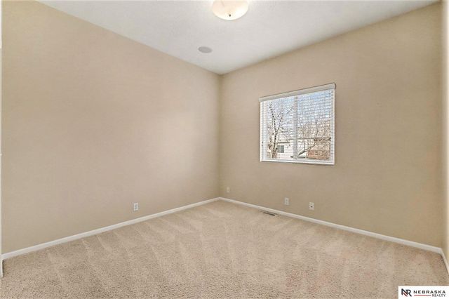 1014 Gold Coast Road, Papillion, NE 68046