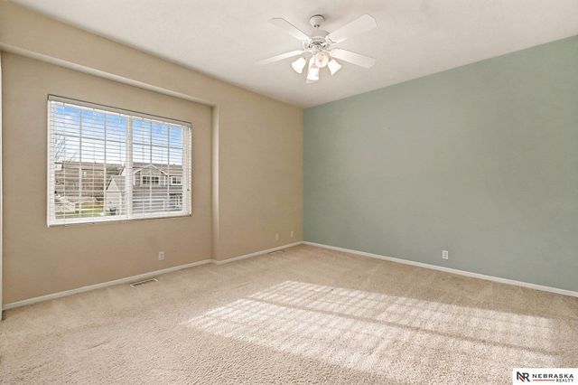 1014 Gold Coast Road, Papillion, NE 68046