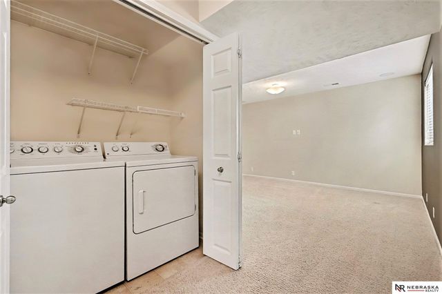 1014 Gold Coast Road, Papillion, NE 68046