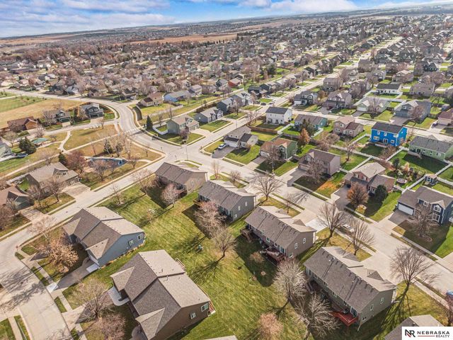 1014 Gold Coast Road, Papillion, NE 68046