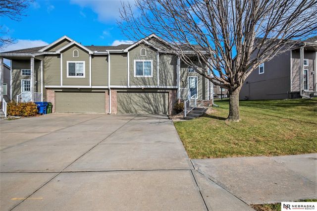 1014 Gold Coast Road, Papillion, NE 68046