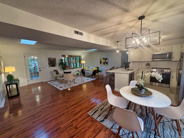 929 N Plymouth Court, Bloomington, IN 47408