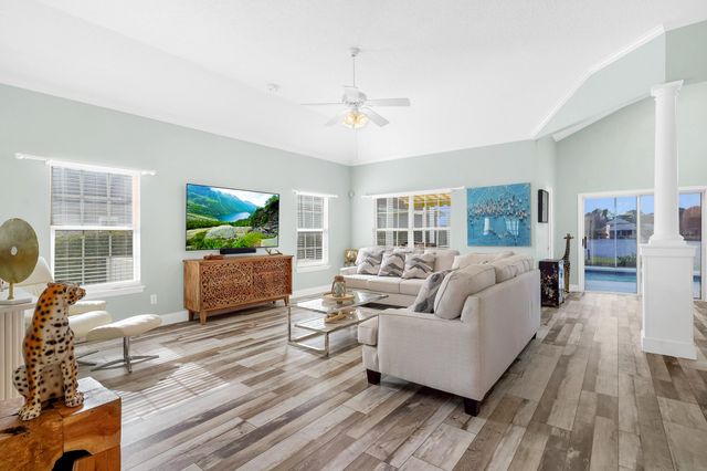 507 Lakeway Dr, St Augustine, FL 32080