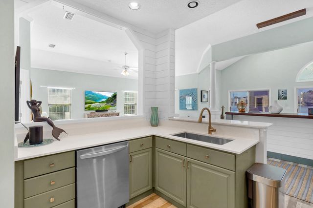 507 Lakeway Dr, St Augustine, FL 32080