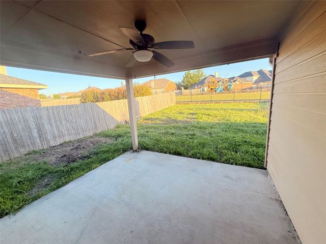 2105 Thistle Lane, Forney, TX 75126