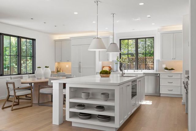 311 Linfield Drive, Menlo Park, CA 94025