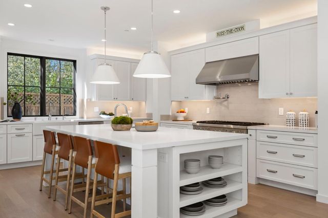 311 Linfield Drive, Menlo Park, CA 94025