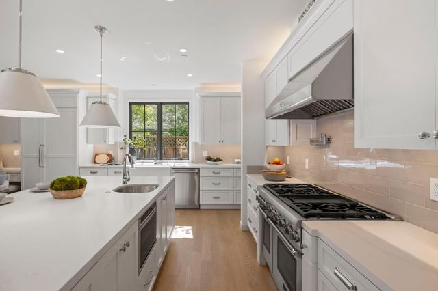 311 Linfield Drive, Menlo Park, CA 94025