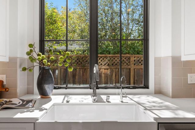 311 Linfield Drive, Menlo Park, CA 94025