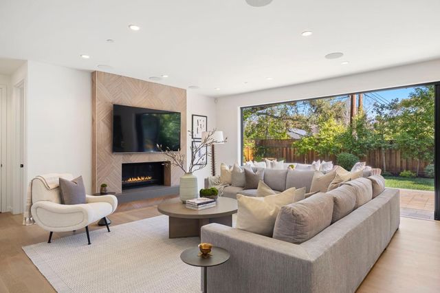 311 Linfield Drive, Menlo Park, CA 94025