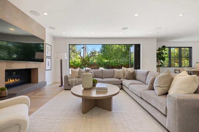 311 Linfield Drive, Menlo Park, CA 94025