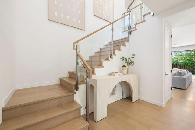 311 Linfield Drive, Menlo Park, CA 94025