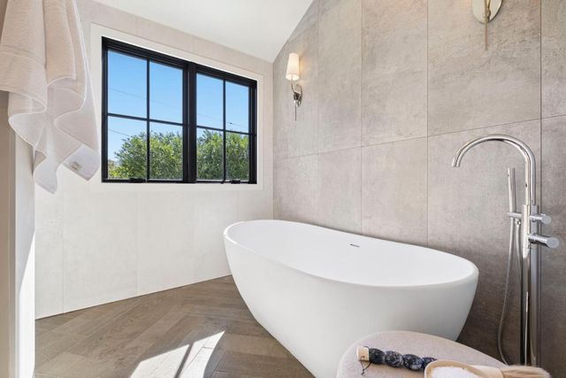 311 Linfield Drive, Menlo Park, CA 94025