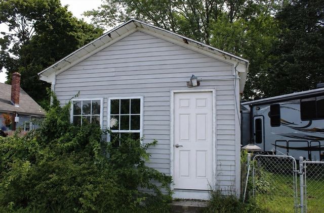 28 Crane Street, Swansea, MA 02777