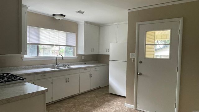 1014 Oakwood Drive, Benton, AR 72015