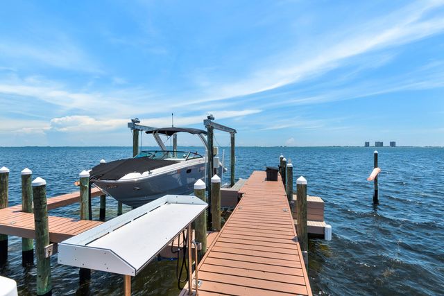 3569 laguna Court, Gulf Breeze, FL 32563