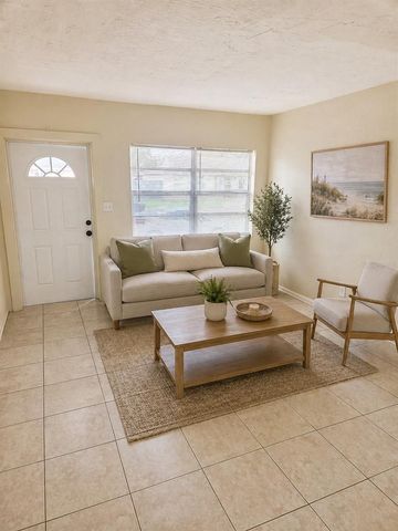 1778 YALE STREET S, St Petersburg, FL 33712