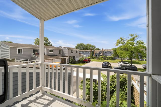411 Hickory Drive 411, Wheeling, IL 60090