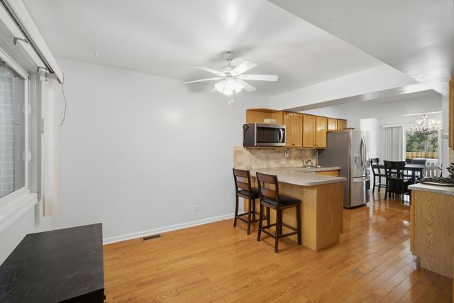 411 Hickory Drive 411, Wheeling, IL 60090