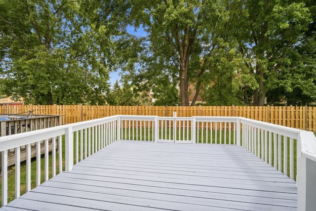 411 Hickory Drive 411, Wheeling, IL 60090