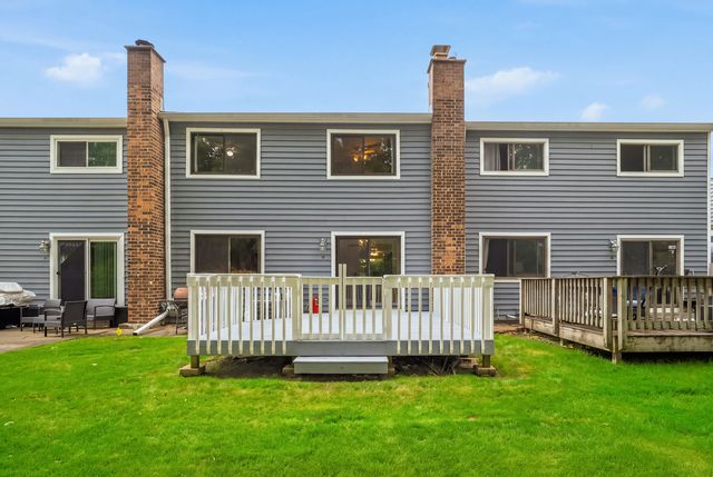 411 Hickory Drive 411, Wheeling, IL 60090