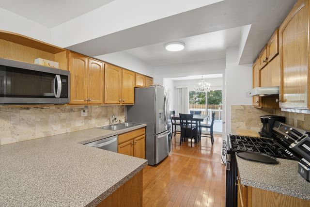 411 Hickory Drive 411, Wheeling, IL 60090